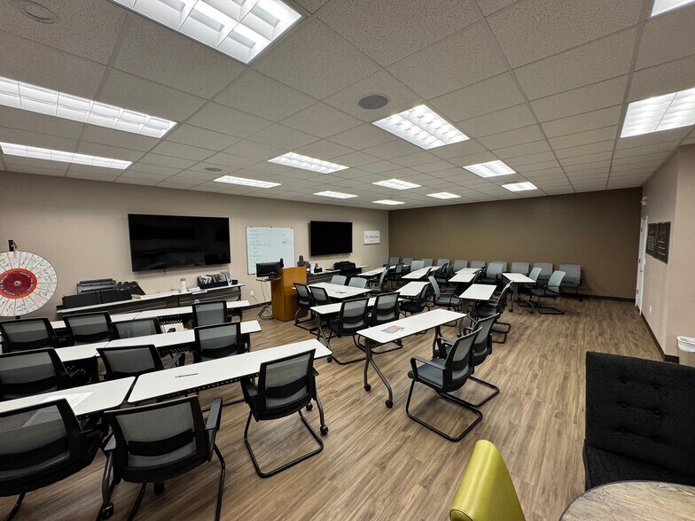 118-122 Western Ave, Akron, OH à louer - Photo du bâtiment - Image 3 de 9