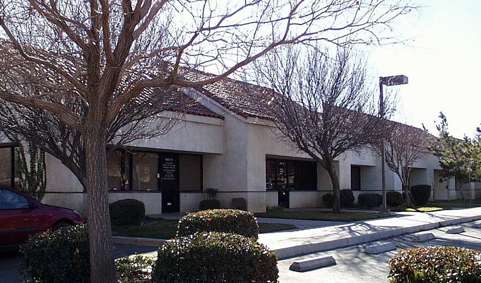 1607 E Palmdale Blvd, Palmdale, CA à vendre - Photo du bâtiment - Image 2 de 9