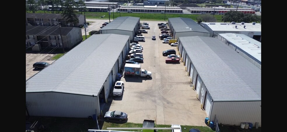 650 Stafford Run Rd, Stafford, TX à louer - Photo du bâtiment - Image 1 de 14