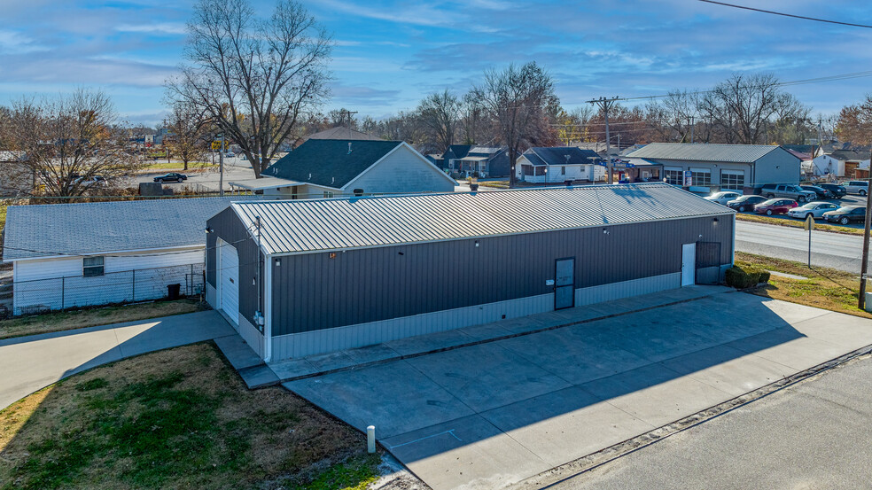 128 N Mickey Mantle Blvd, Commerce, OK for sale - Building Photo - Image 2 of 10