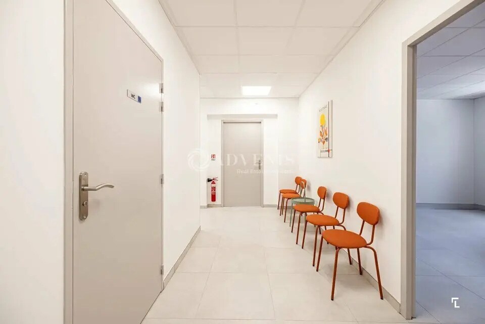 Retail in Narbonne for sale Interior Photo- Image 1 of 2