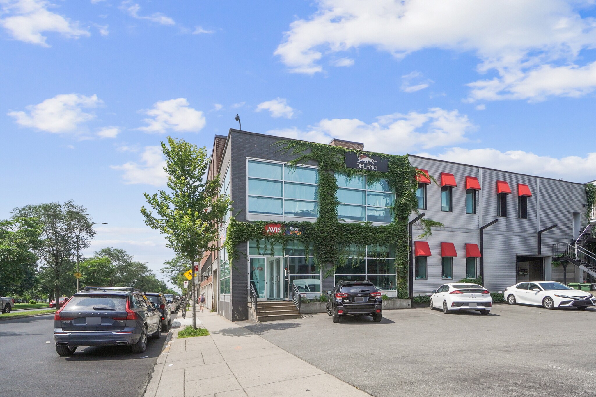 7735 Boul Saint-Laurent, Montréal, QC à vendre Photo du bâtiment- Image 1 de 1