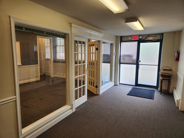 2828 10th St NE, Washington, DC for lease - Lobby - Image 2 of 16
