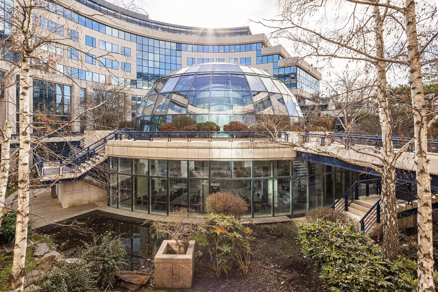 14 Boulevard Des Frères Voisin, Issy-les-Moulineaux à louer - Photo du bâtiment - Image 2 de 4