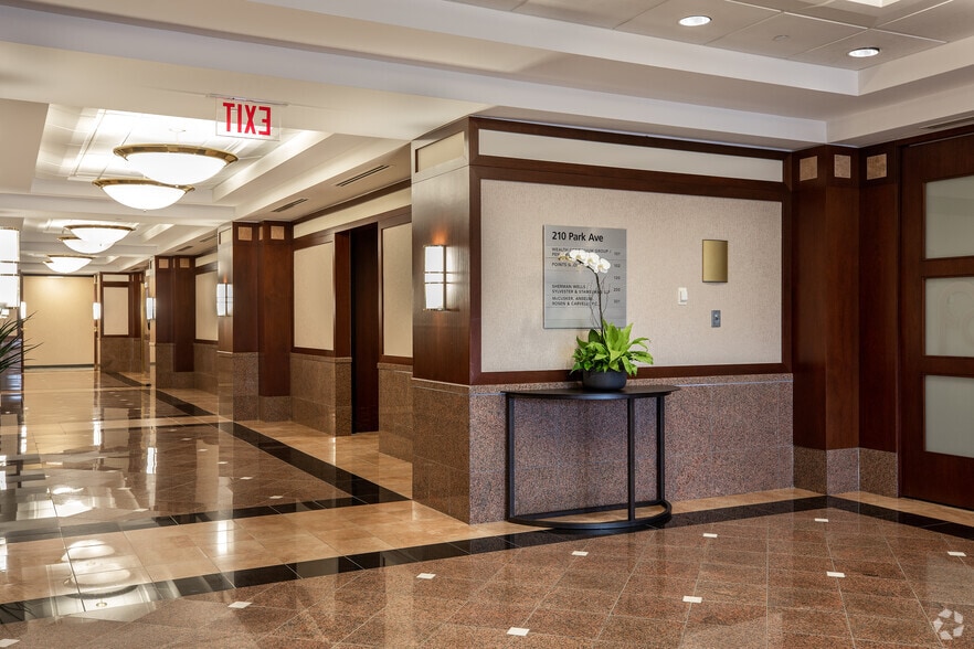 210 Park Ave, Florham Park, NJ for lease - Lobby - Image 3 of 4
