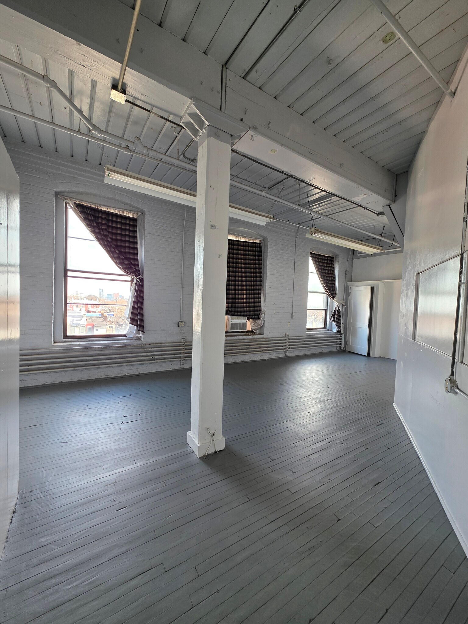 208 S Pulaski St, Baltimore, MD for lease Interior Photo- Image 1 of 7