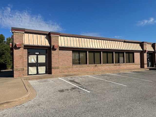 401 S Boehne Camp Rd, Evansville, IN à louer Photo du bâtiment- Image 1 de 8
