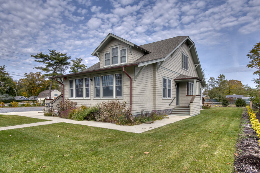 870 Love Ln, Mattituck, NY à vendre - Photo du bâtiment - Image 1 de 1