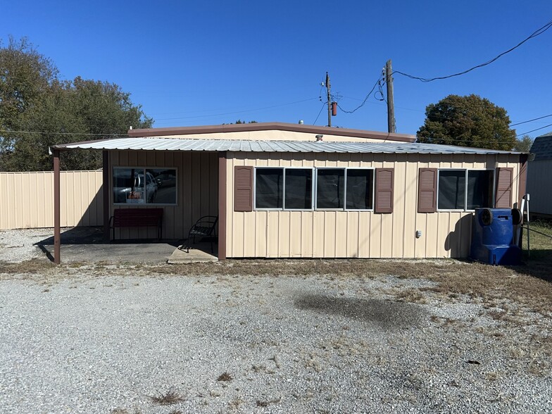 705 E Chicago Ave, Yale, OK for sale - Building Photo - Image 2 of 18