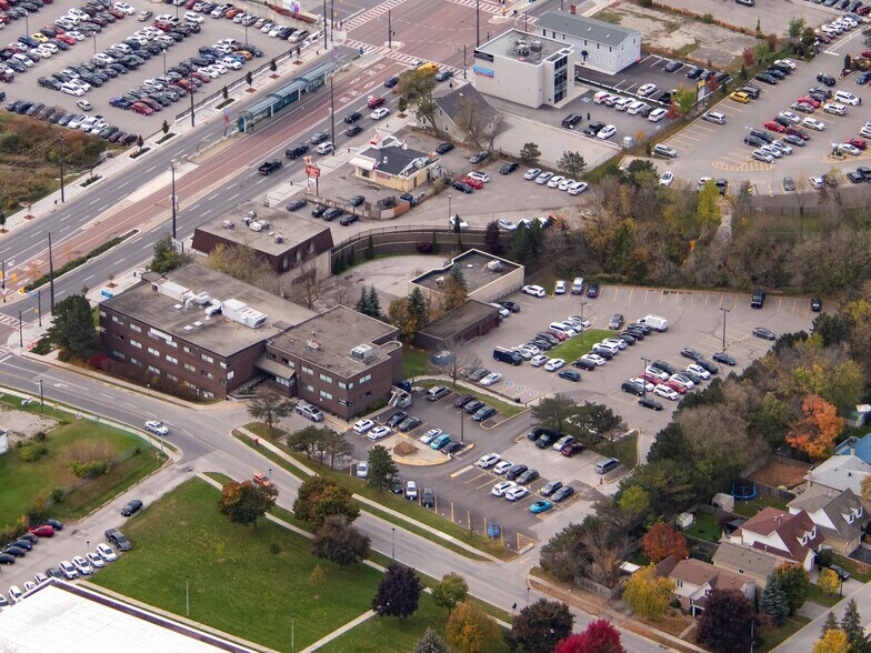 679 Davis Dr, Newmarket, ON for sale - Building Photo - Image 1 of 1