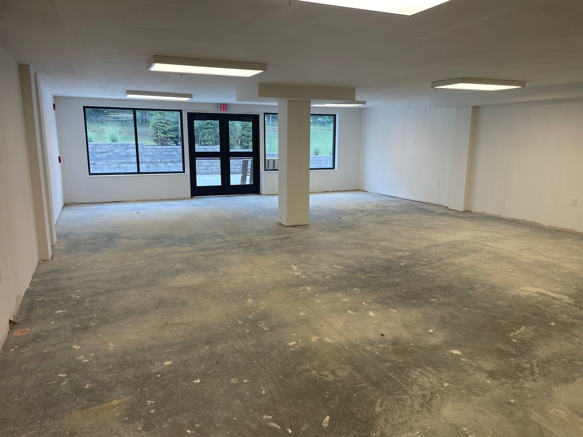 6500 Powers Blvd, Parma, OH for lease Interior Photo- Image 1 of 3