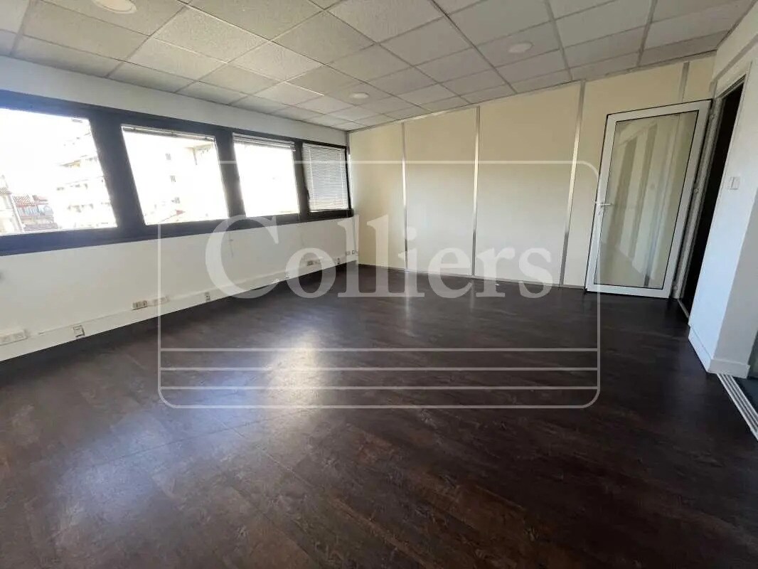 Office in Marseille for lease Interior Photo- Image 1 of 10