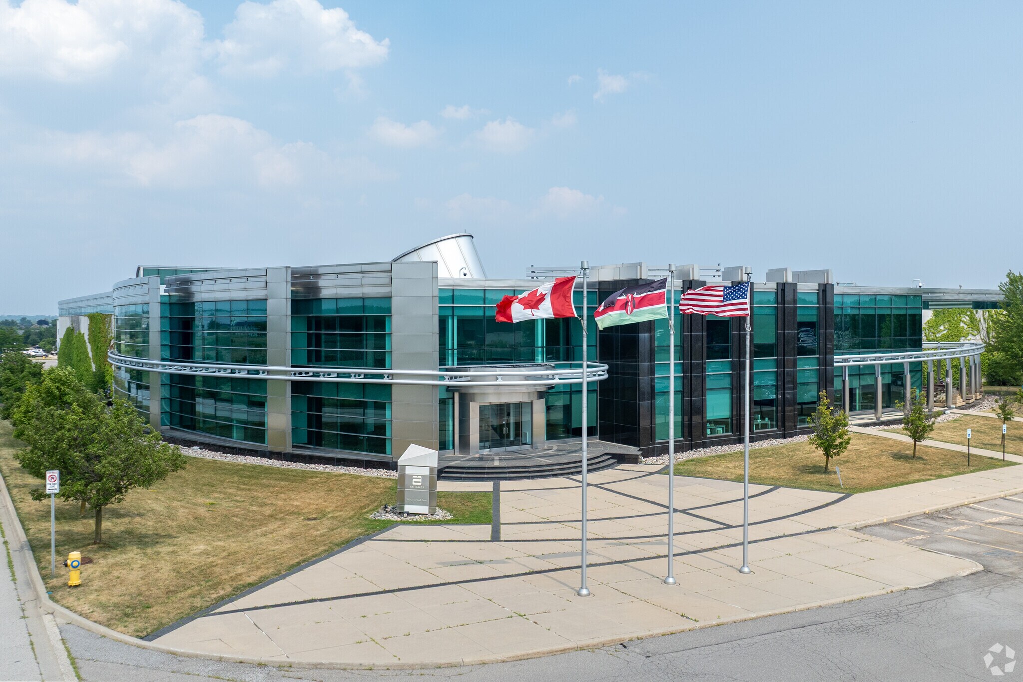 210 Great Gulf Dr, Vaughan, ON à louer Photo du bâtiment- Image 1 de 4
