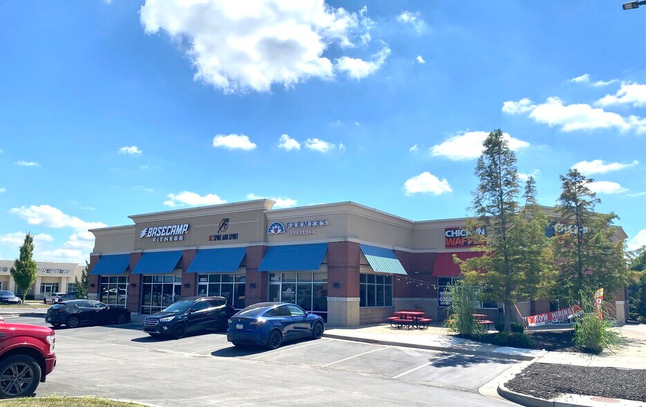 8661-8667 W 135th St, Overland Park, KS à louer - Photo du bâtiment - Image 2 de 6