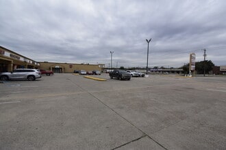 1101-1139 S Broadway St, La Porte, TX for lease Interior Photo- Image 2 of 13