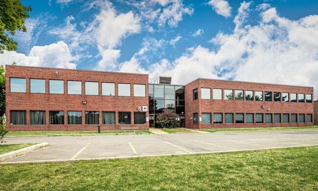 More details for 5 Pl de la Place du Commerce Street, Brossard, QC - Office for Lease