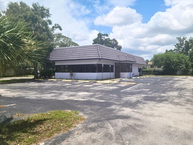 More details for 3760 E Bay Dr, Clearwater, FL - Retail for Sale