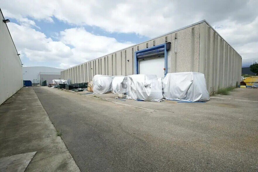 Flex dans Chaponnay à louer - Photo du bâtiment - Image 3 de 3