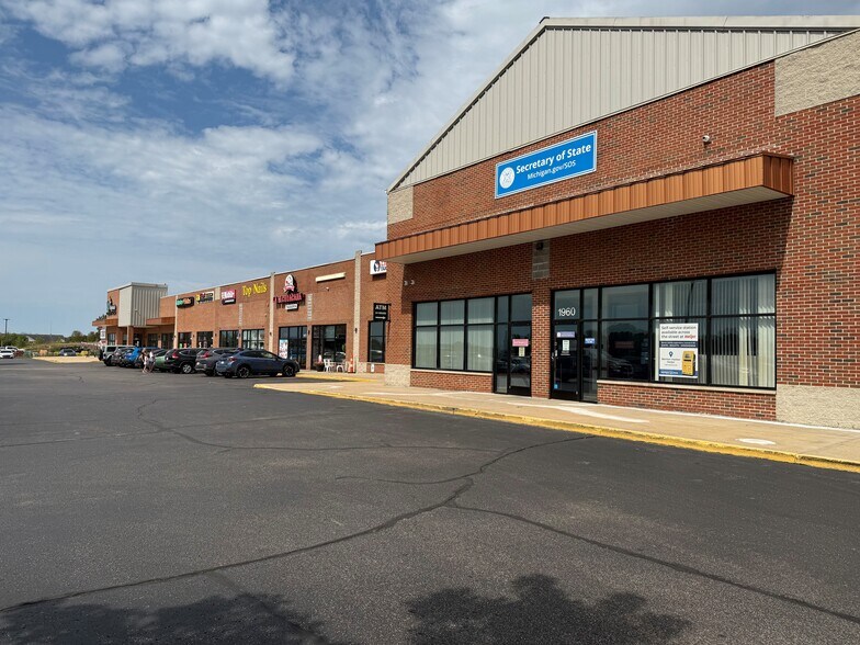 1964 Mall Pl, Benton Harbor, MI à louer - Photo du bâtiment - Image 2 de 7