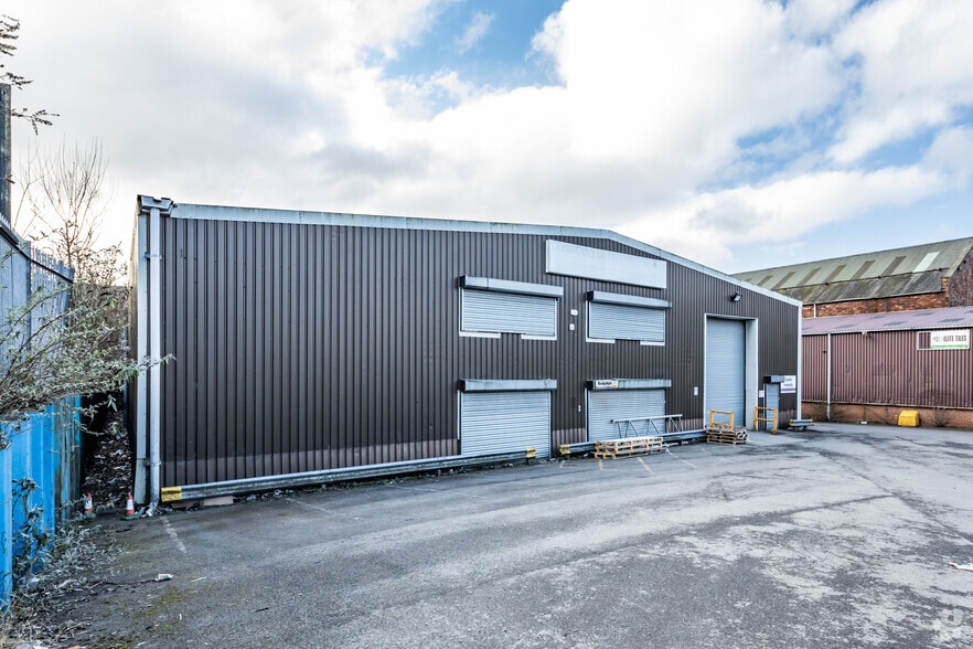 Stalybridge Industrial Estate, Stalybridge for lease - Building Photo - Image 3 of 5