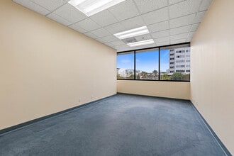 2670 N Main St, Santa Ana, CA à louer Photo intérieure- Image 2 de 4