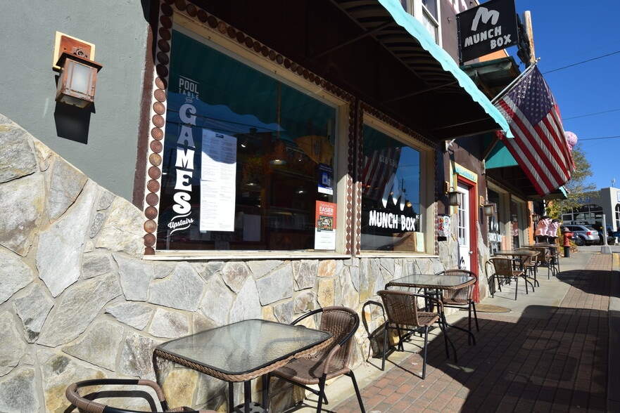 112 W Main St, Burnsville, NC for lease - Building Photo - Image 3 of 22