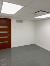 1000 W Pembroke Rd, Hallandale Beach, FL for lease Interior Photo- Image 2 of 5