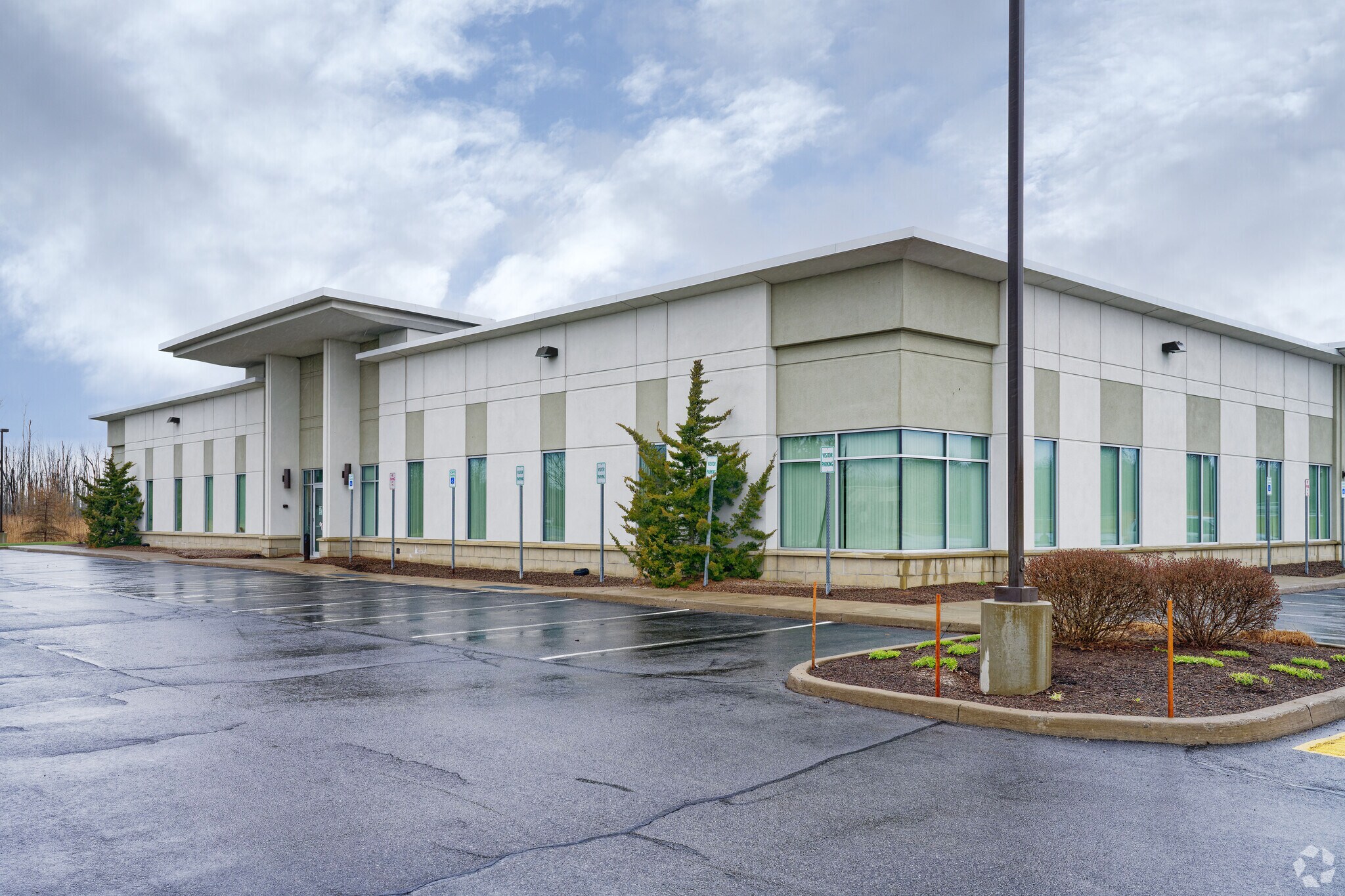 265 Thruway Park Dr, West Henrietta, NY à louer Photo principale- Image 1 de 6