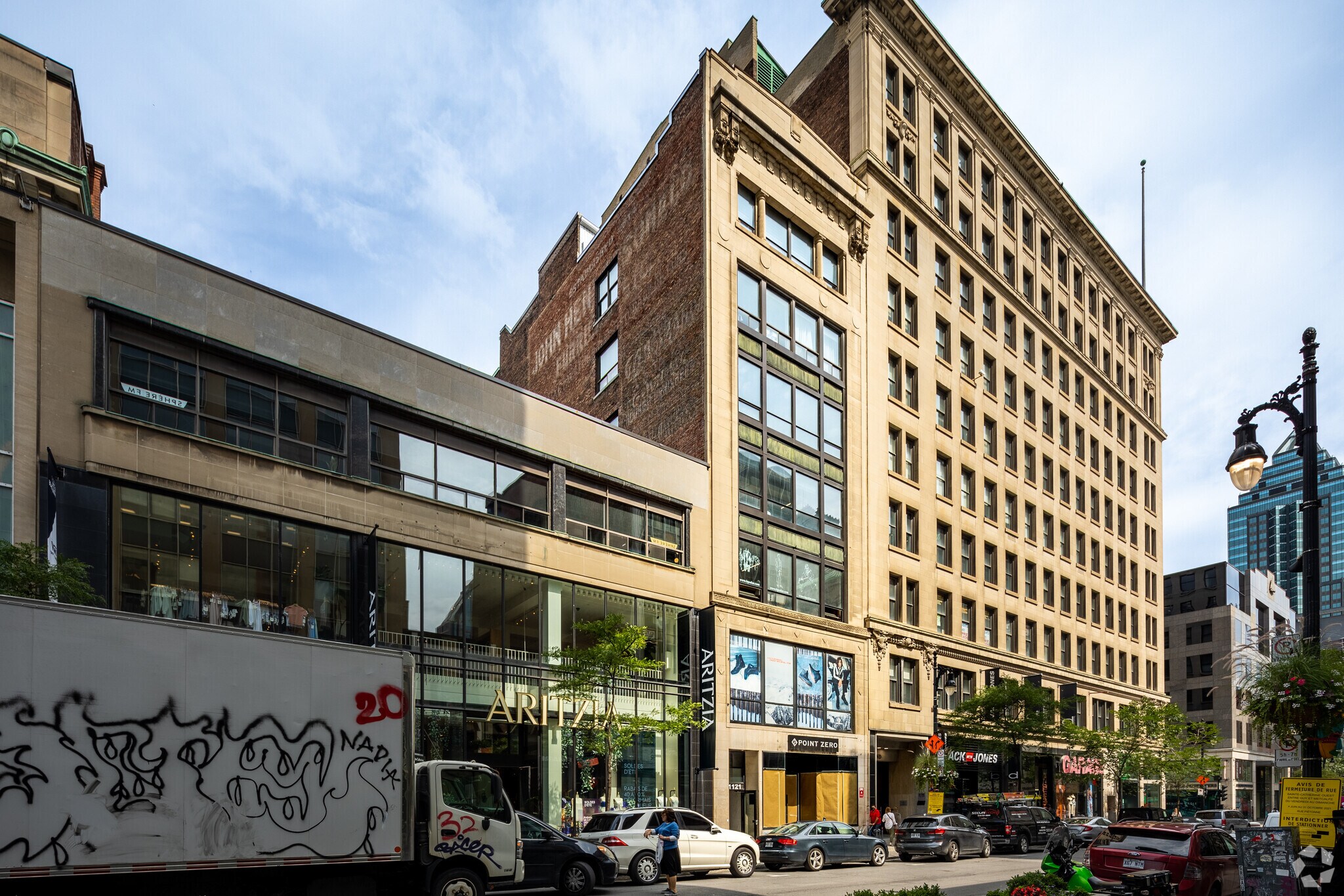 1119-1121 Rue Sainte-Catherine O, Montréal, QC for sale Primary Photo- Image 1 of 1