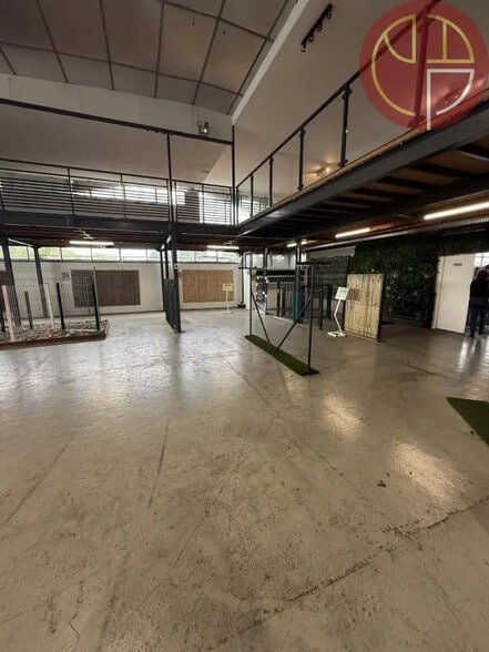 Retail in Portet-sur-Garonne for lease - Interior Photo - Image 3 of 6