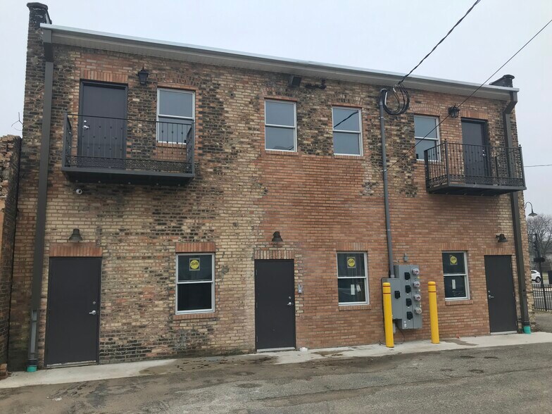 345-347 Lincoln Way W, South Bend, IN for lease - Building Photo - Image 2 of 8