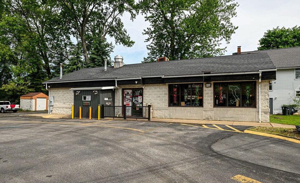2160 East Ave, Akron, OH à vendre - Photo du bâtiment - Image 3 de 24
