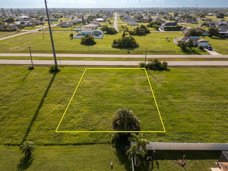 828 El Dorado N blvd, Cape Coral, FL à vendre - Aérien - Image 2 de 25