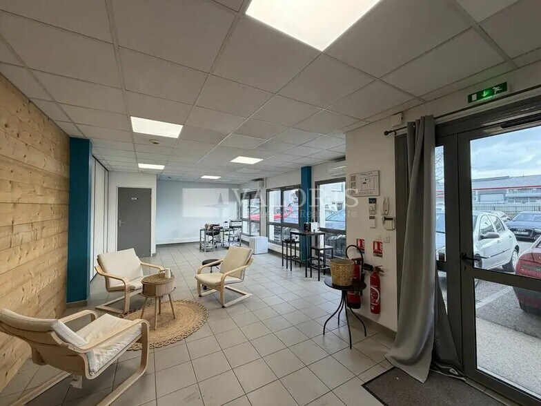 Office in Décines-Charpieu for lease - Interior Photo - Image 2 of 8