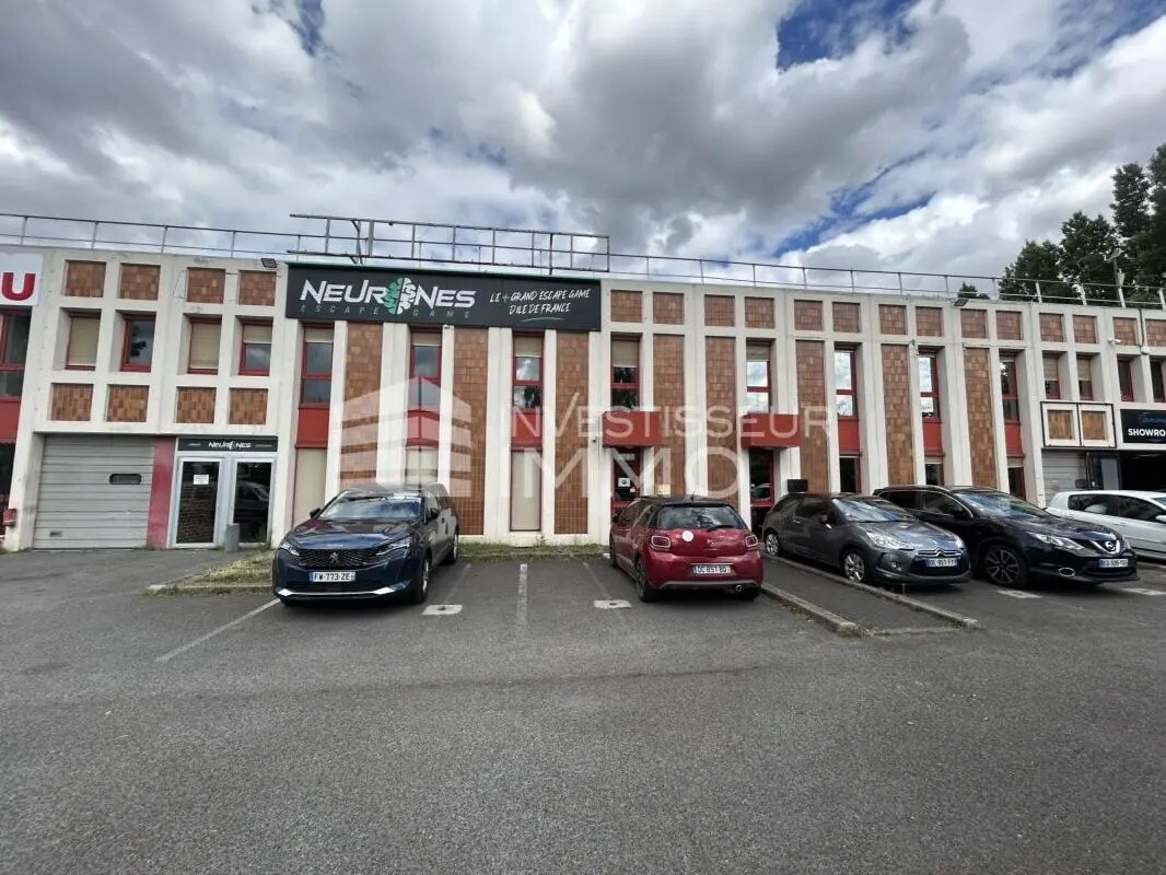 Flex in Éragny for lease Building Photo- Image 1 of 15