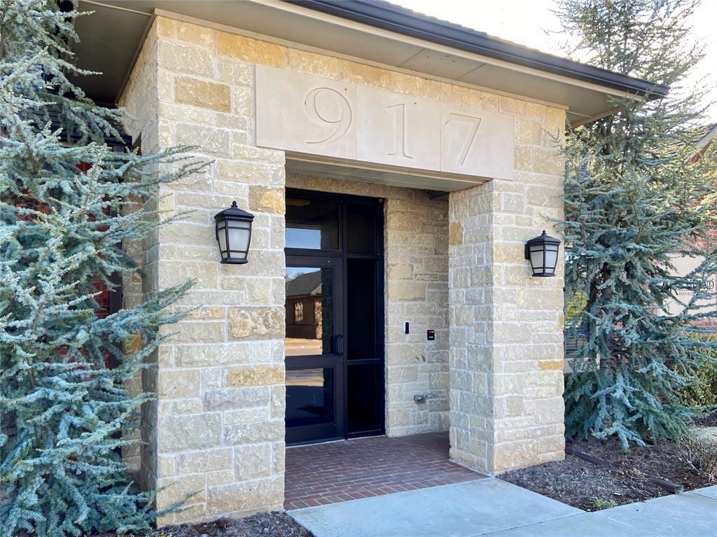 917 Cedar Lake Blvd, Oklahoma City, OK for lease Interior Photo- Image 1 of 5