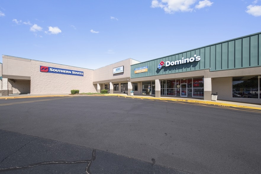 3126-3146 Dallas High Shoals Hwy, Dallas, NC for lease - Building Photo - Image 2 of 11