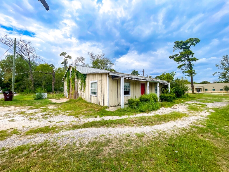 2305 N Main St, Vidor, TX for sale - Primary Photo - Image 1 of 27