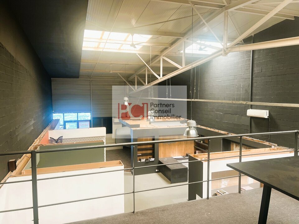 Retail in Nîmes for lease Interior Photo- Image 1 of 3