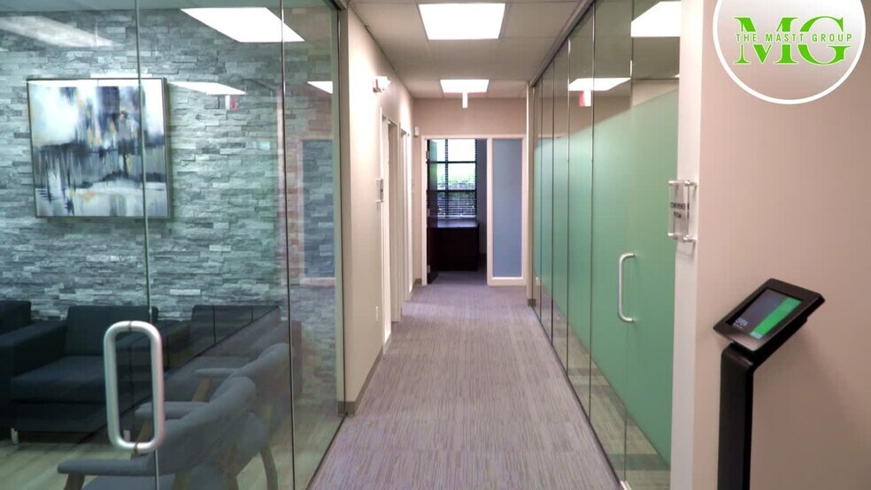 9723 Northcross Center Ct, Huntersville, NC à louer - Vidéo sur l’inscription commerciale - Image 2 de 32