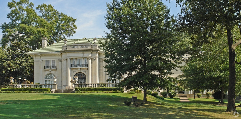 170 E Parkway S, Memphis, TN à vendre - Photo du bâtiment - Image 2 de 2