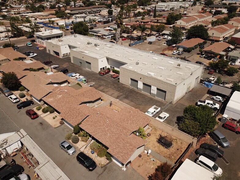 1027 Greenfield Dr, El Cajon, CA à louer - Photo du bâtiment - Image 1 de 12