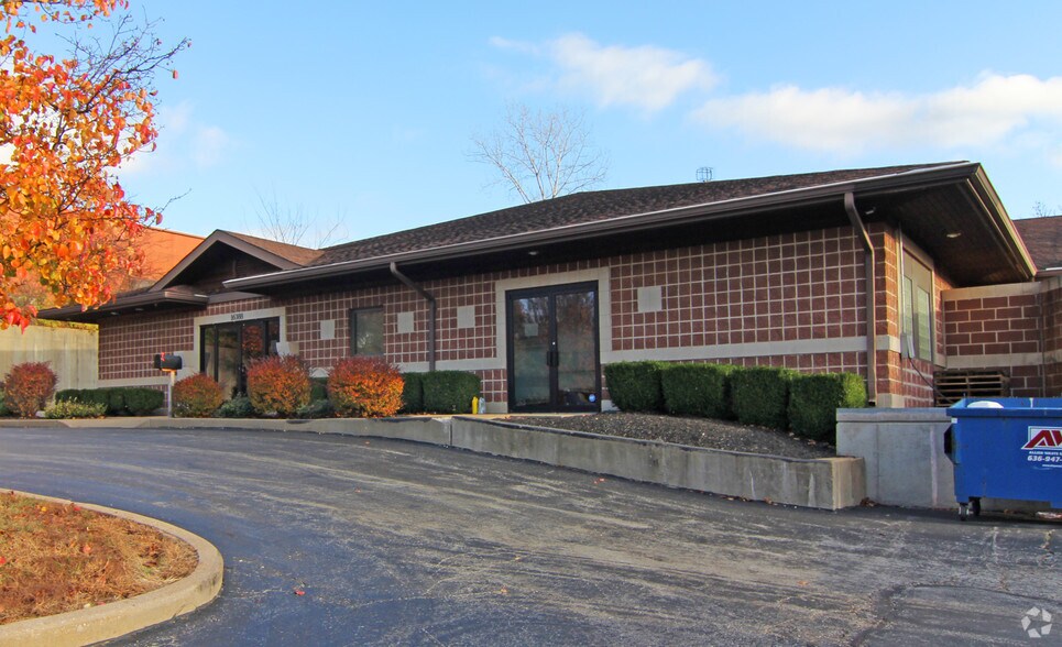 16388 Westwoods Business Park, Ellisville, MO à vendre - Photo du bâtiment - Image 2 de 4