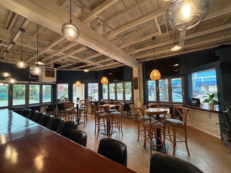 301-309 Pier View Way, Oceanside, CA à louer - Photo du bâtiment - Image 2 de 7