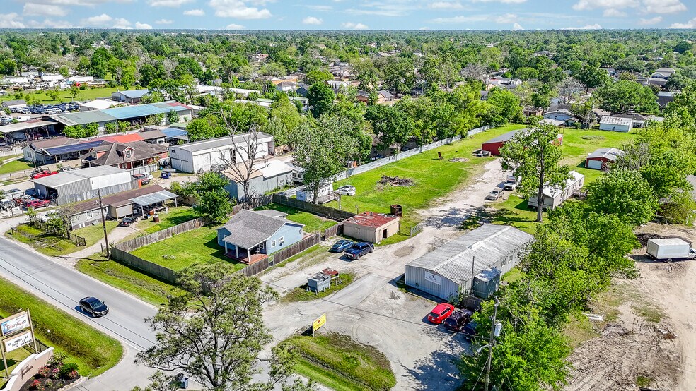 2206 Hartwick Rd, Houston, TX à vendre - Photo du bâtiment - Image 2 de 45