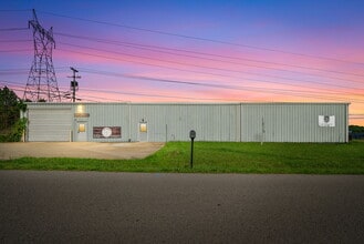 1761 Jardco Dr, Clarksville, TN for lease Interior Photo- Image 1 of 48