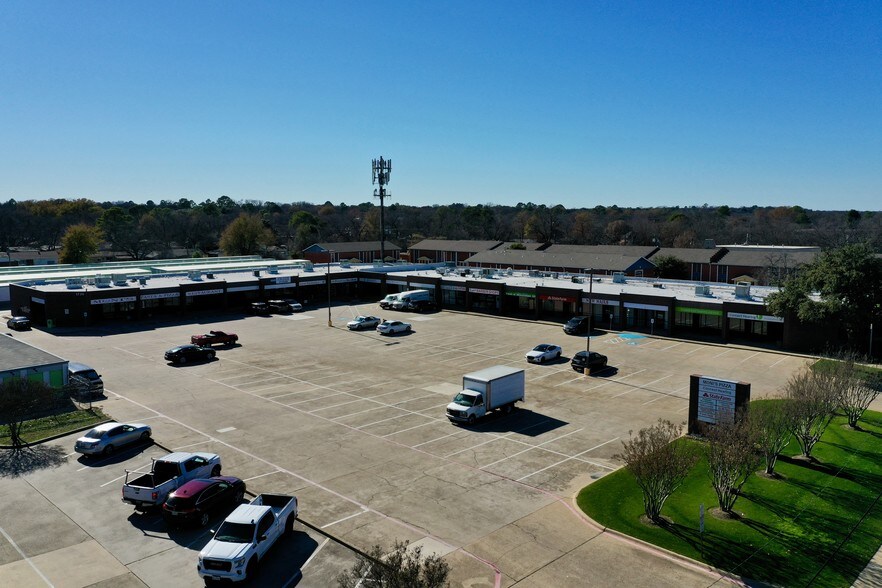 1730 W Randol Mill Rd, Arlington, TX à louer - Photo du bâtiment - Image 3 de 11