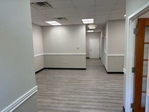 8649 Ellard Dr, Alpharetta, GA for lease Interior Photo- Image 2 of 6