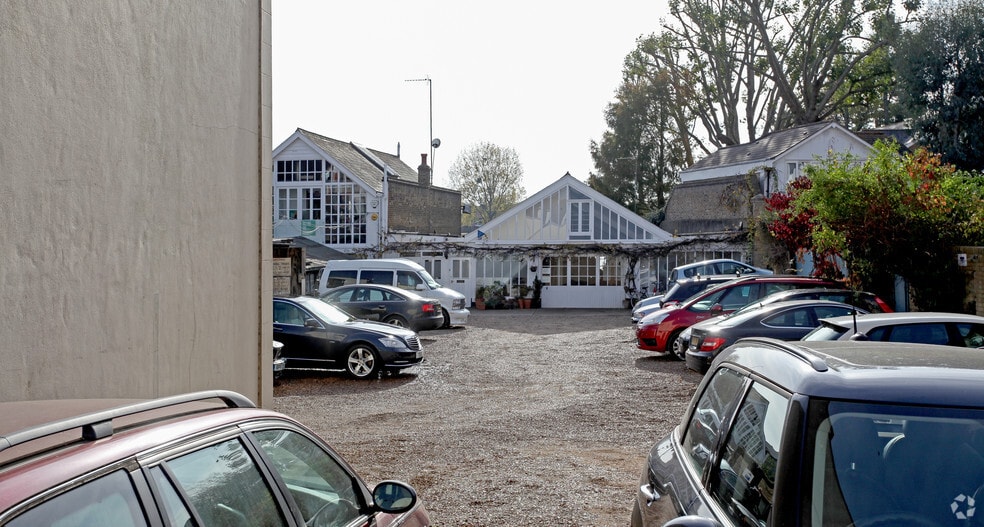 5-17 Thames St, Hampton à louer - Photo principale - Image 1 de 20