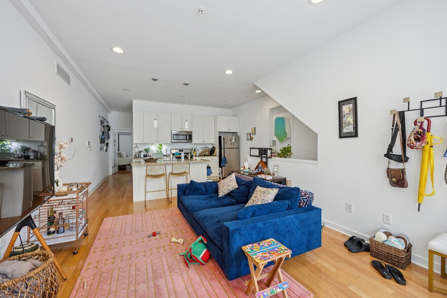 673 N 15th St, Philadelphia, PA for sale - Building Photo - Image 3 of 9